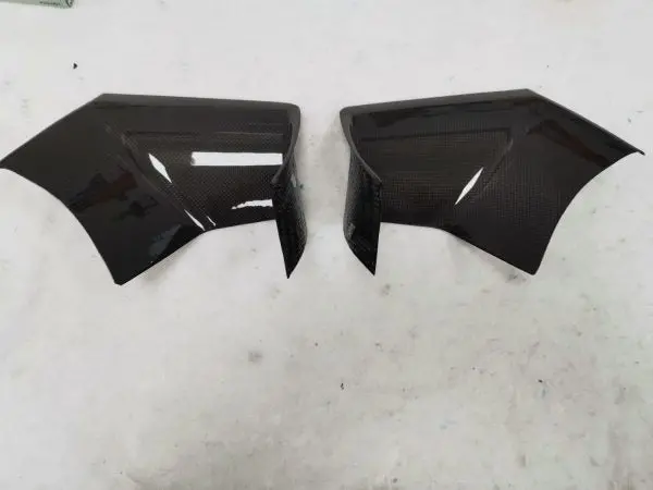 Capristo Ferrari 488 Pista (Coupe) - Carbon Fiber Rear Spoiler Duct Cover 1