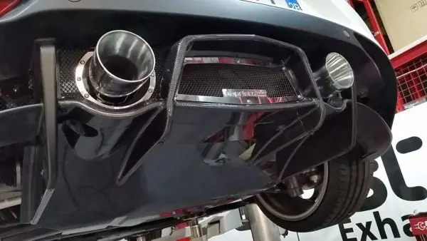 Capristo Alfa Romeo 4C Ece Valved Exhaust With Carbon Diffuser (Ces3) 1
