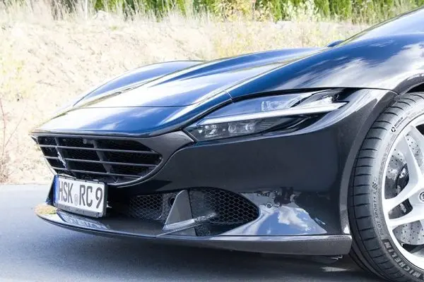 Capristo Ferrari Roma - Carbon Fiber Front Bumper (Complete) 1