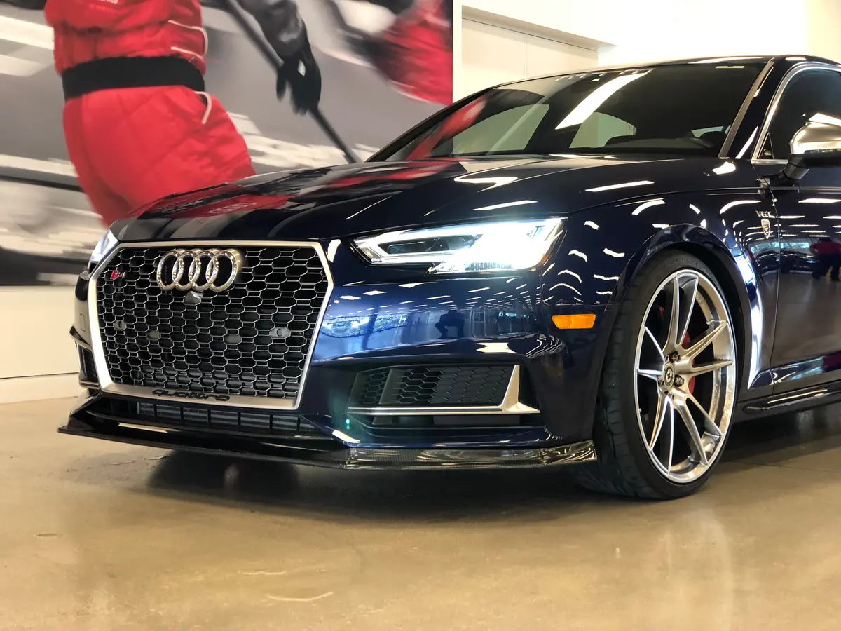 Audi A4/S4 B9 Rs-Style Grille - Pre Facelift (2016-2018) 3